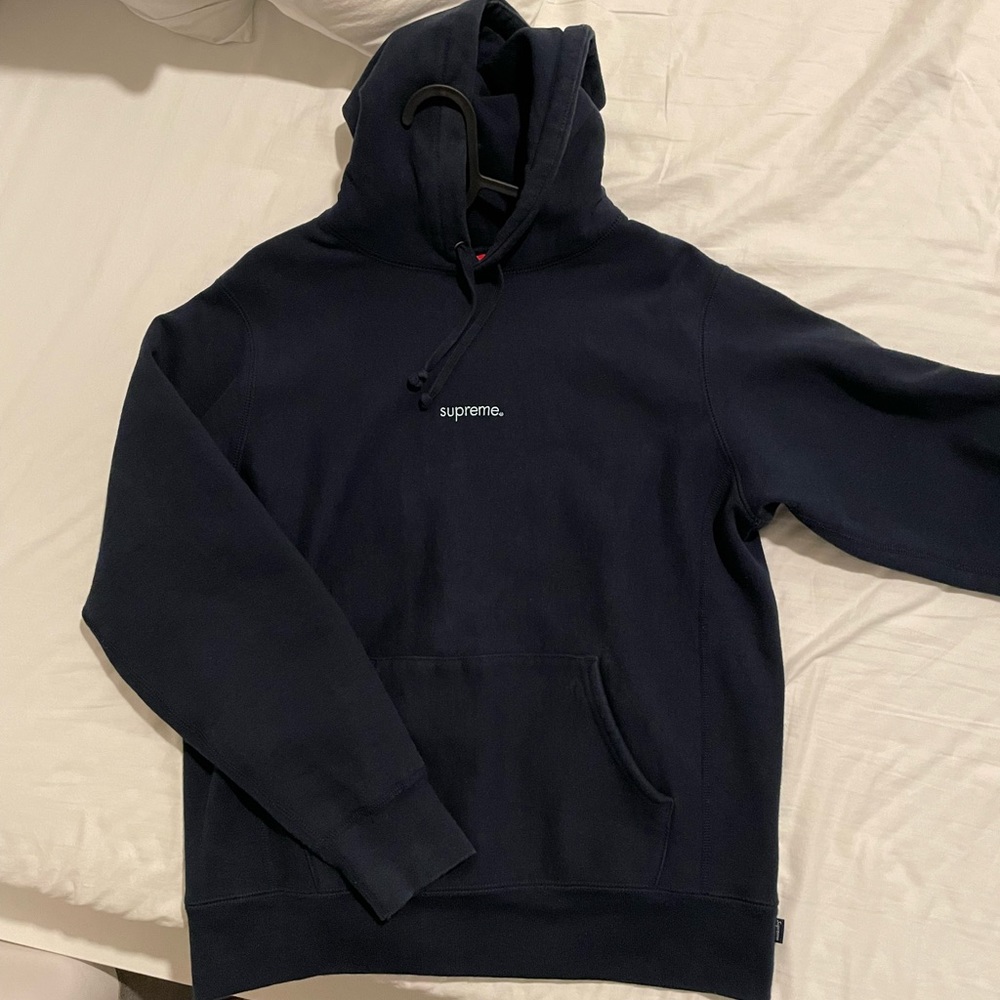 FW18 Supreme Hoodie Navy